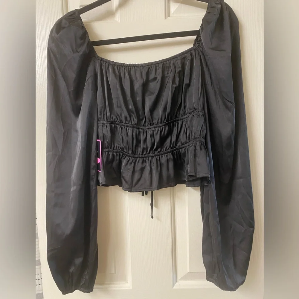 Mixed Threads Los Angeles Satin Black Puff Long Sleeve Crop Top Size Medium NWT - Picture 8 of 16